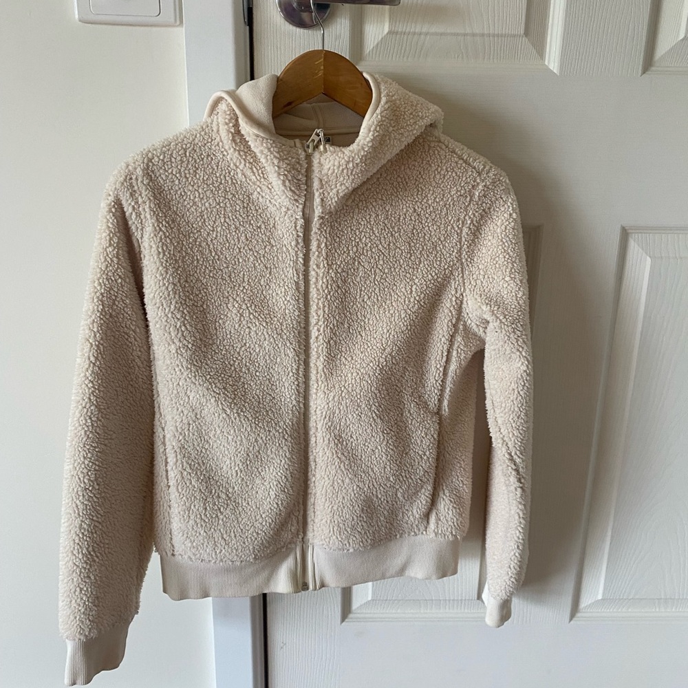 UNIQLO fluffy zip up jumper - Picture 1 of 3